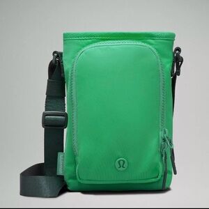 Lululemon Water Bottle Crossbody with Front Pocket 2L